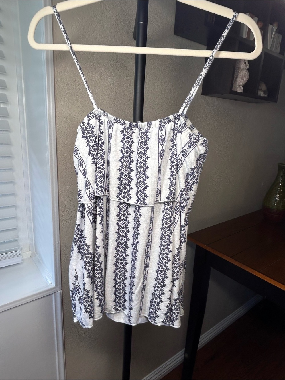 GAP boho tiered ruffle camisole tank top navy/white tribal geometric print. S - Picture 3 of 5